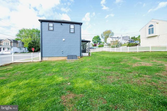 298 SUMMIT AVE, Conshohocken, PA 19428