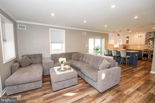 298 SUMMIT AVE, Conshohocken, PA 19428