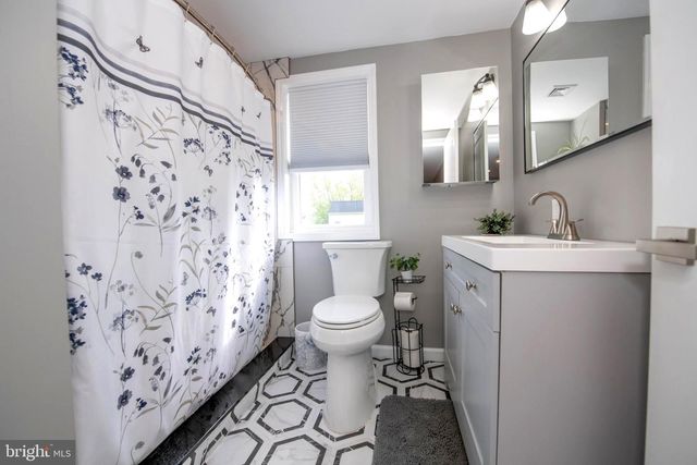 298 SUMMIT AVE, Conshohocken, PA 19428