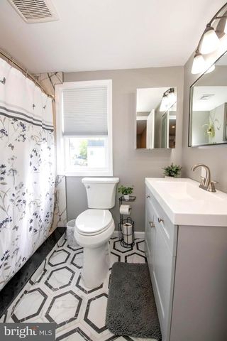 298 SUMMIT AVE, Conshohocken, PA 19428