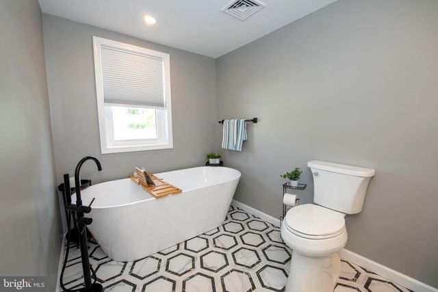 298 SUMMIT AVE, Conshohocken, PA 19428