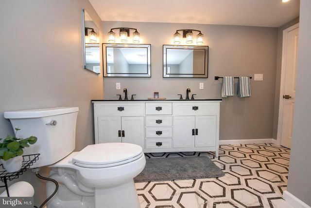 298 SUMMIT AVE, Conshohocken, PA 19428