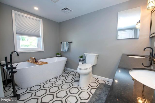 298 SUMMIT AVE, Conshohocken, PA 19428