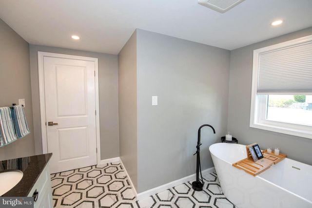 298 SUMMIT AVE, Conshohocken, PA 19428