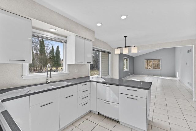 201 W Ellsworth LANE, Milwaukee, WI 53217