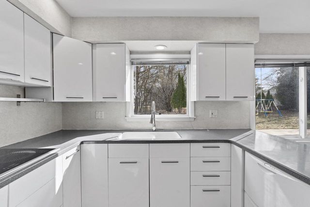 201 W Ellsworth LANE, Milwaukee, WI 53217