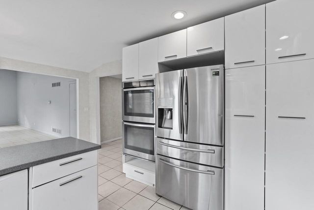 201 W Ellsworth LANE, Milwaukee, WI 53217