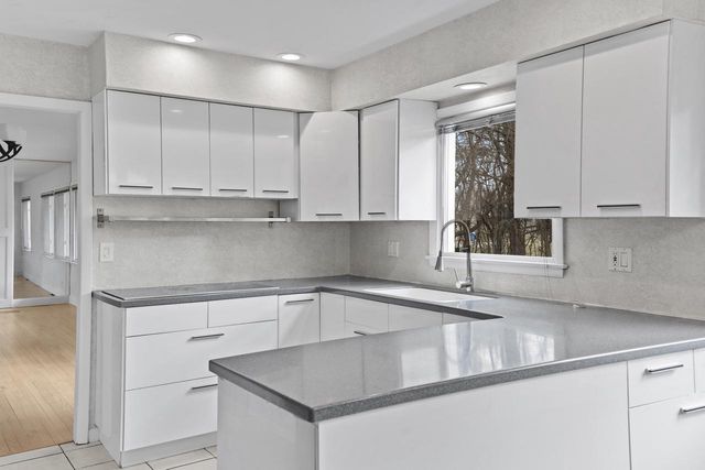 201 W Ellsworth LANE, Milwaukee, WI 53217