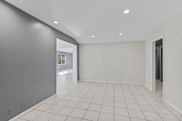 201 W Ellsworth LANE, Milwaukee, WI 53217