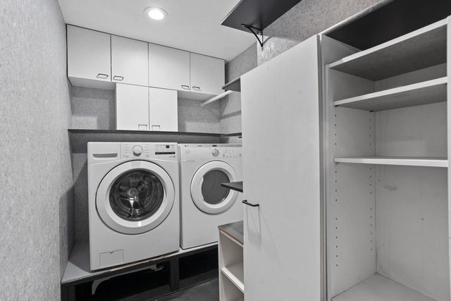 201 W Ellsworth LANE, Milwaukee, WI 53217