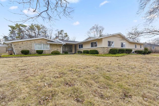 201 W Ellsworth LANE, Milwaukee, WI 53217