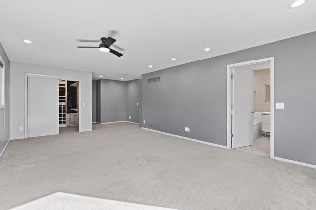 201 W Ellsworth LANE, Milwaukee, WI 53217