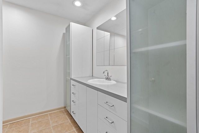 201 W Ellsworth LANE, Milwaukee, WI 53217