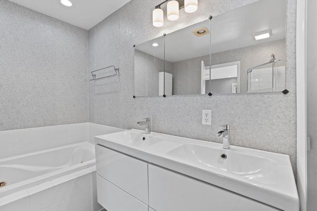 201 W Ellsworth LANE, Milwaukee, WI 53217