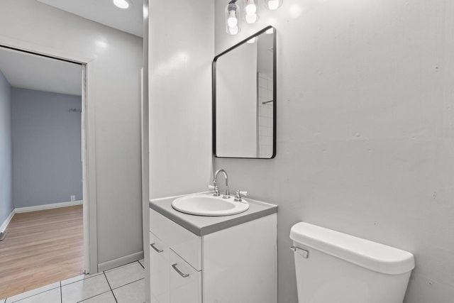 201 W Ellsworth LANE, Milwaukee, WI 53217