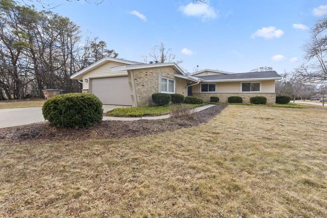 201 W Ellsworth LANE, Milwaukee, WI 53217