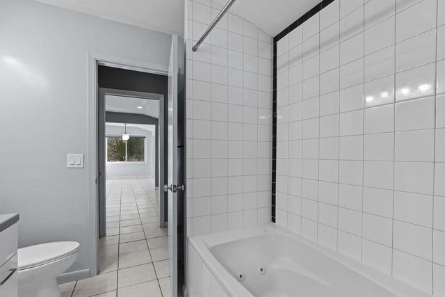 201 W Ellsworth LANE, Milwaukee, WI 53217