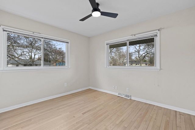 201 W Ellsworth LANE, Milwaukee, WI 53217