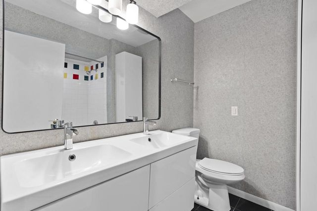 201 W Ellsworth LANE, Milwaukee, WI 53217