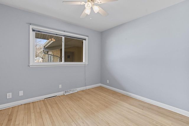 201 W Ellsworth LANE, Milwaukee, WI 53217