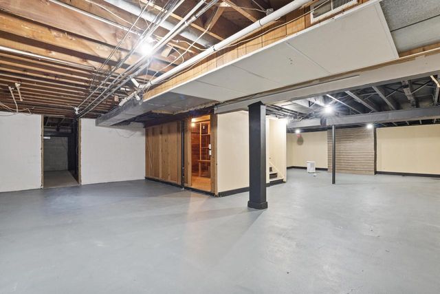 201 W Ellsworth LANE, Milwaukee, WI 53217