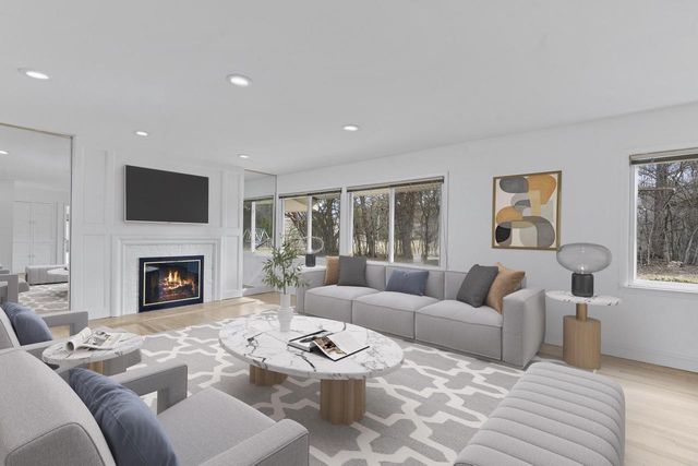 201 W Ellsworth LANE, Milwaukee, WI 53217