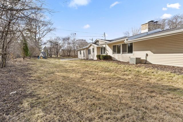 201 W Ellsworth LANE, Milwaukee, WI 53217