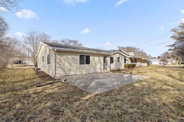 201 W Ellsworth LANE, Milwaukee, WI 53217