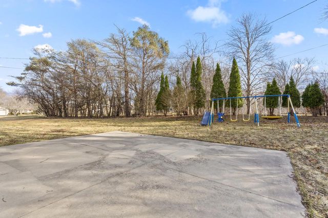 201 W Ellsworth LANE, Milwaukee, WI 53217