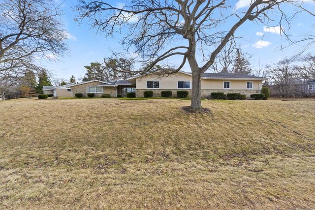 201 W Ellsworth LANE, Milwaukee, WI 53217