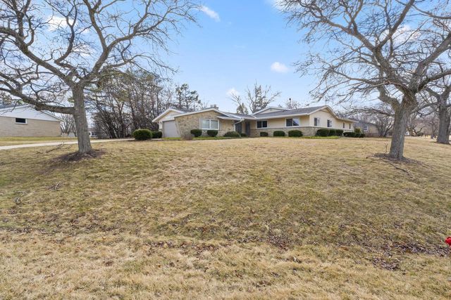 201 W Ellsworth LANE, Milwaukee, WI 53217