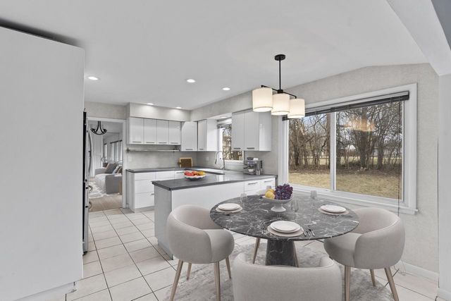 201 W Ellsworth LANE, Milwaukee, WI 53217