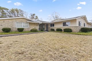 201 W Ellsworth LANE, Milwaukee, WI 53217