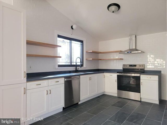 9069 IDLEWILD DR, Tobyhanna, PA 18466