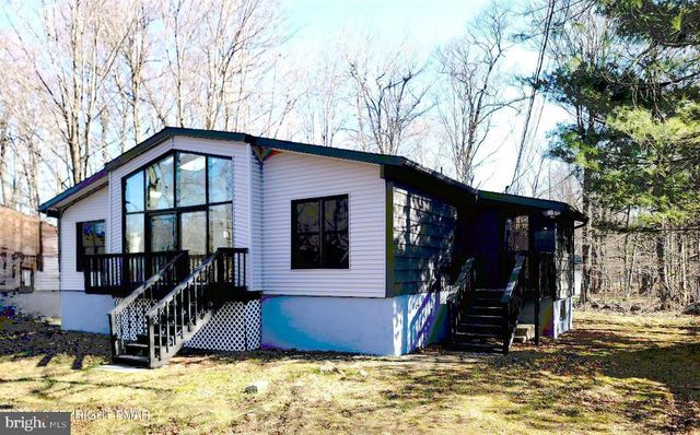 9069 IDLEWILD DR, Tobyhanna, PA 18466