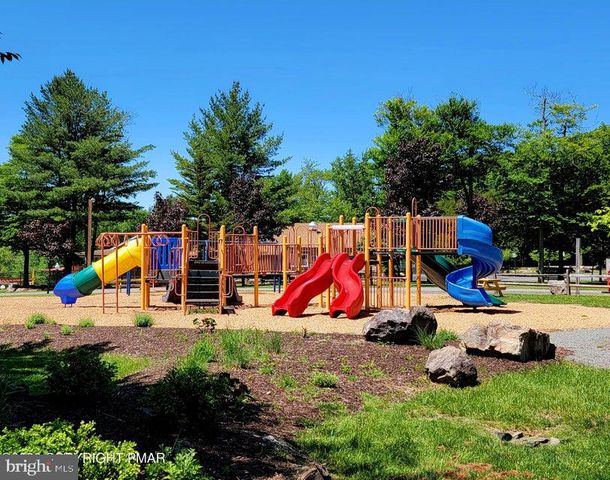 9069 IDLEWILD DR, Tobyhanna, PA 18466