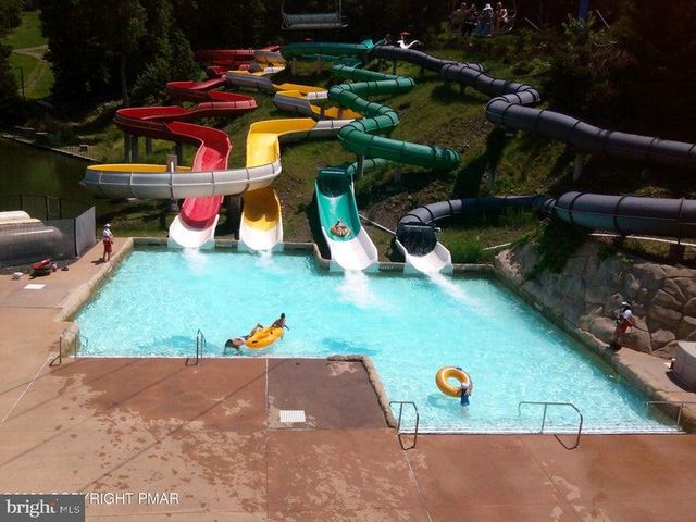 9069 IDLEWILD DR, Tobyhanna, PA 18466