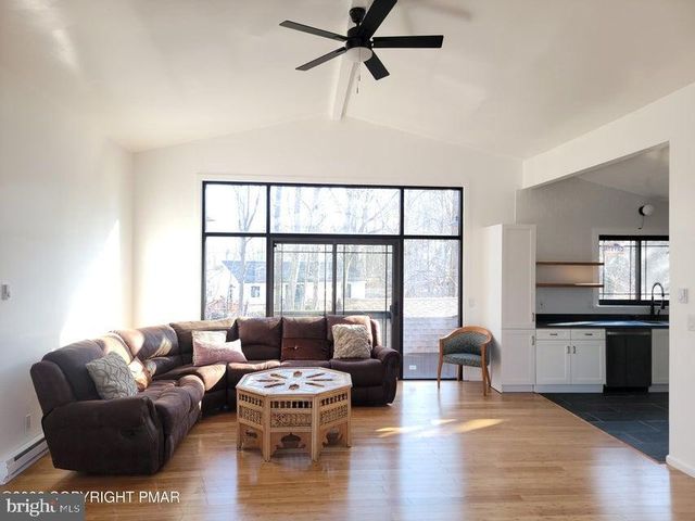 9069 IDLEWILD DR, Tobyhanna, PA 18466
