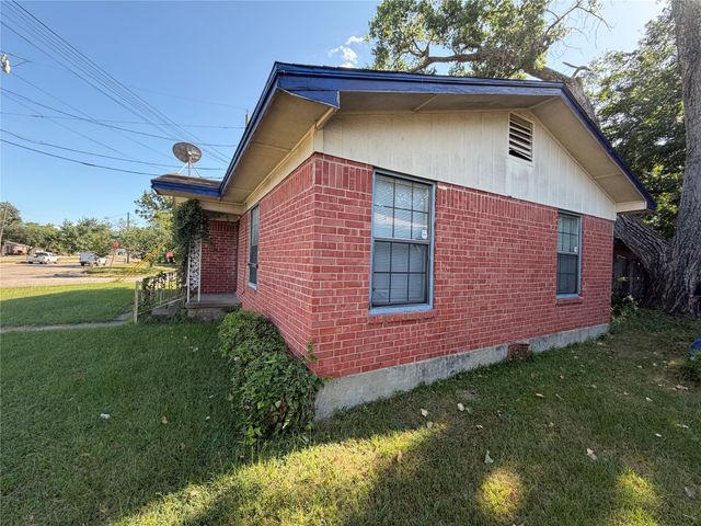 303 N Masters Drive, Dallas, TX 75217