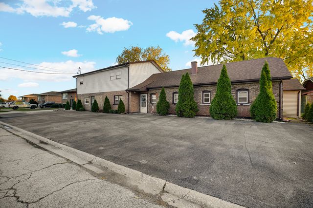 8845 W 75th Street, Justice, IL 60458