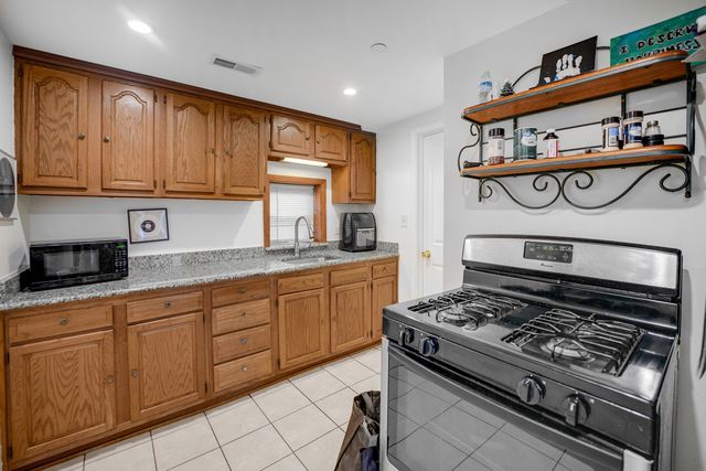 8845 W 75th Street, Justice, IL 60458