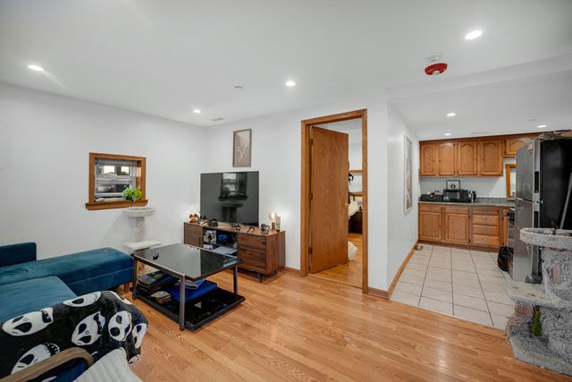 8845 W 75th Street, Justice, IL 60458