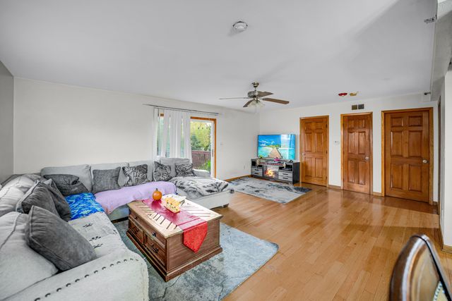 8845 W 75th Street, Justice, IL 60458