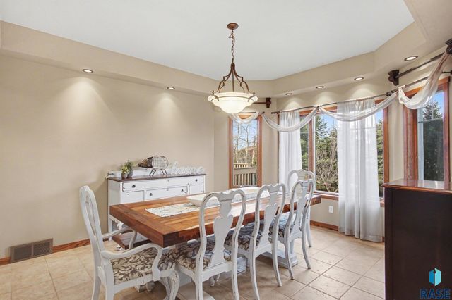 2423 S Serenity Dr Drive, Watertown, SD 57201