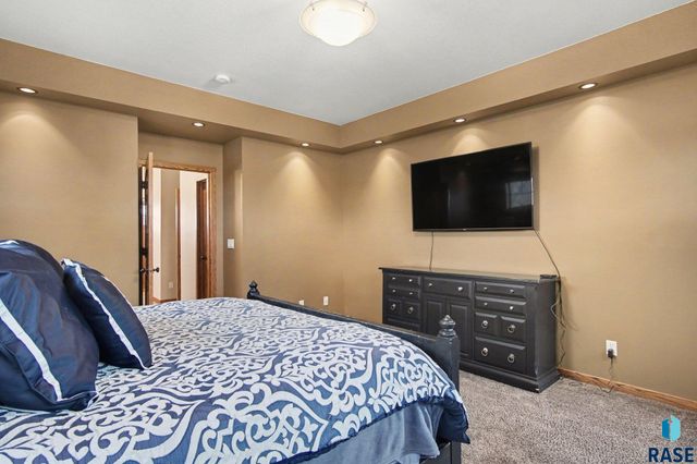 2423 S Serenity Dr Drive, Watertown, SD 57201