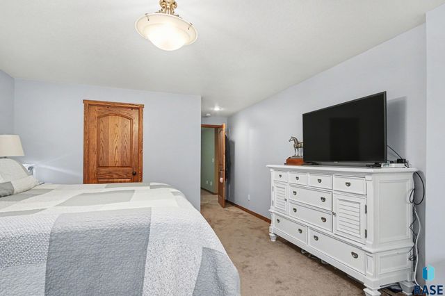 2423 S Serenity Dr Drive, Watertown, SD 57201