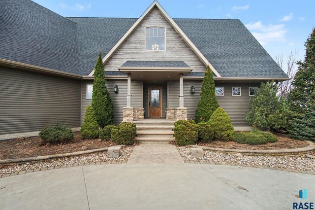 2423 S Serenity Dr Drive, Watertown, SD 57201