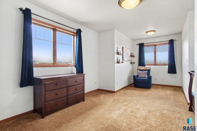 2423 S Serenity Dr Drive, Watertown, SD 57201