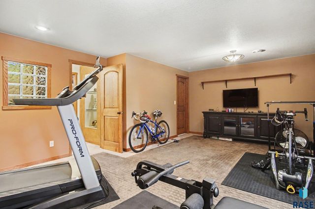 2423 S Serenity Dr Drive, Watertown, SD 57201