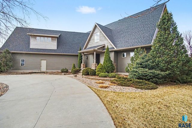 2423 S Serenity Dr Drive, Watertown, SD 57201